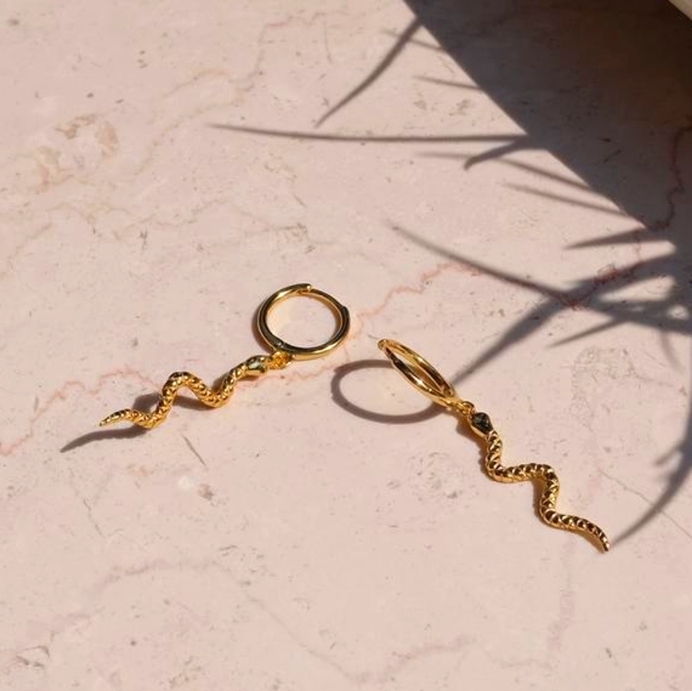 SOLD🥀 Vermeil Drop Snake Huggie Earrings - Picture 3 of 6